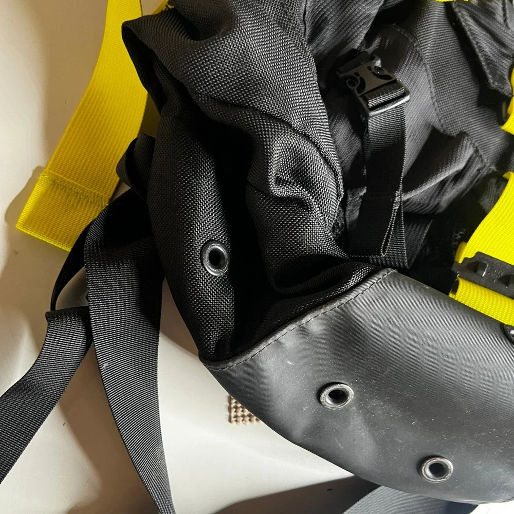 Oakley Kitchen Sink Backpack Black Yellow Laptop Compartment 92060-001